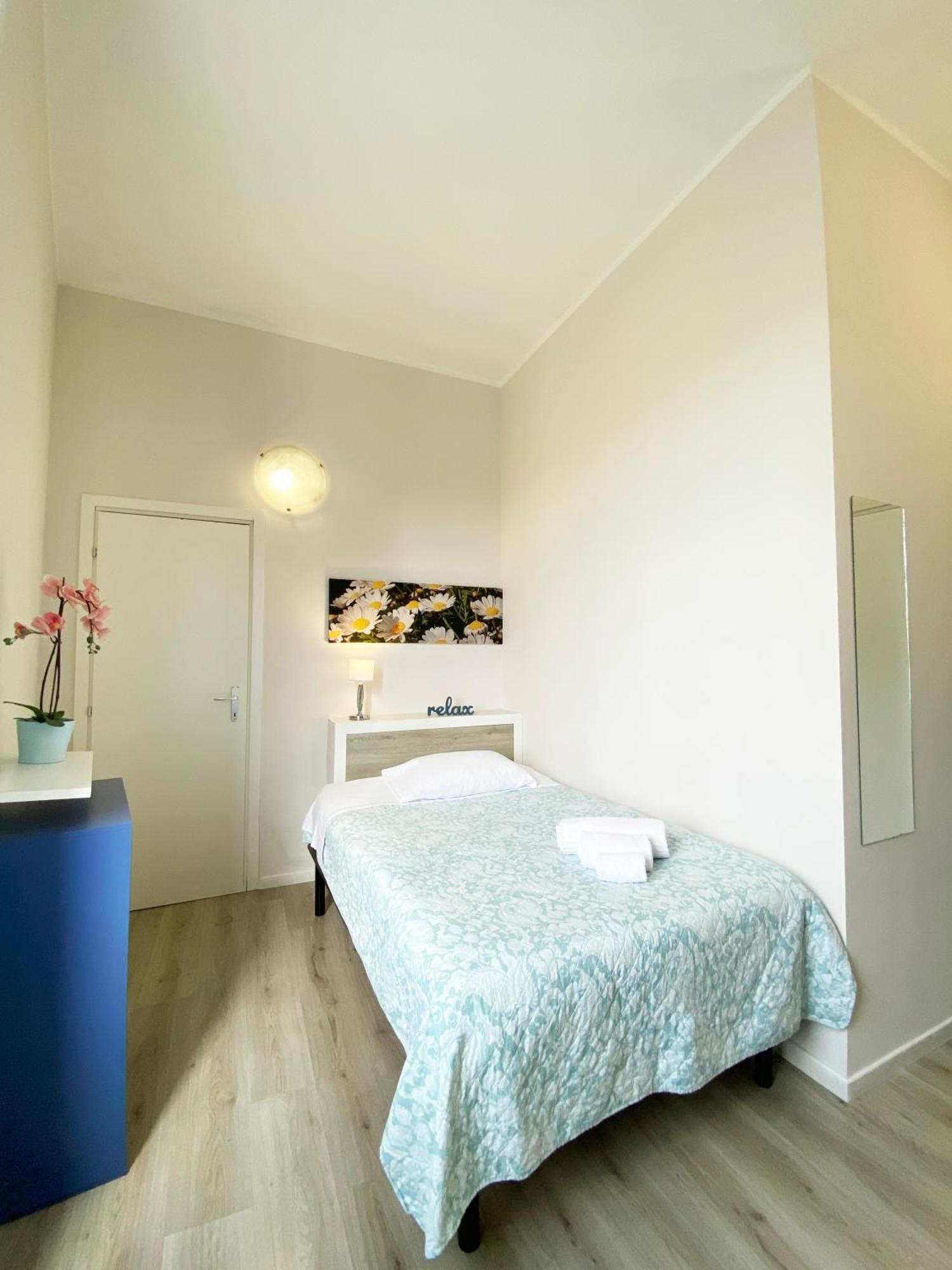 Easyrooms One Parma Room photo